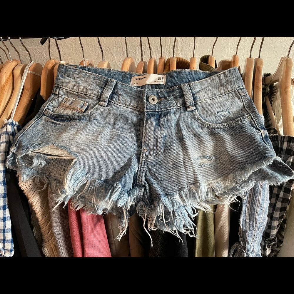 Zara Denim Shorts/Brand New/petite/ripped jeans